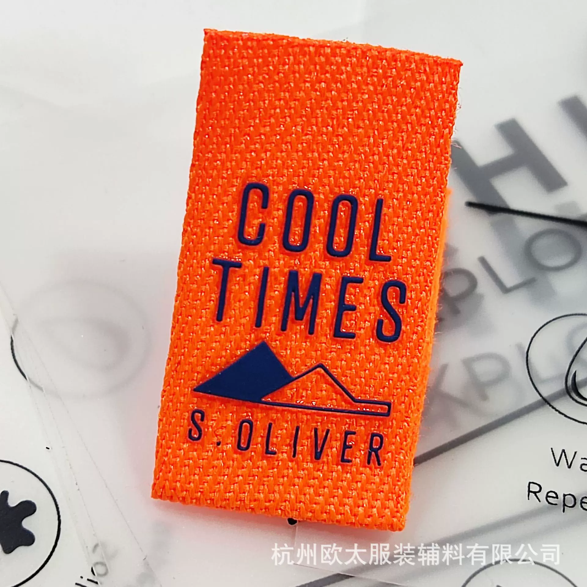 源头工厂定制立体3d硅胶丝网印领标服装通用高品质硅胶织带印硅胶