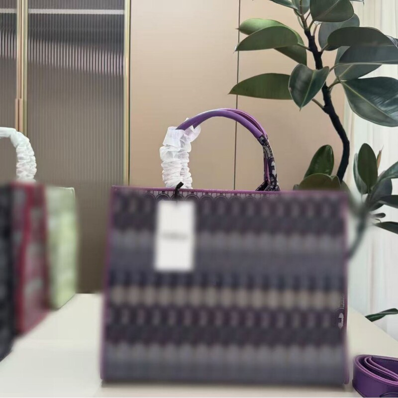 The New Frotot Tote Bag Comes with a Long Shoulder Strap, Can Be Carried by Hand or Worn Cross-Body, and Is Elegant, Stylish, and Easy to Match
