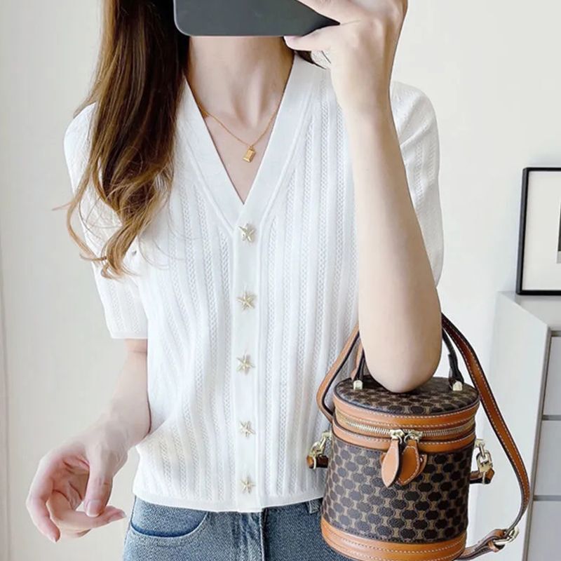 2026 Spring and Summer New Style Exquisite Starfish Button Short-Sleeved T-Shirt Loose Vertical Stripesd V-Neck Cardigan Knitwear Top for Women 2026 Spring and Summer New Style Exquisite Starfish Button Short-Sleeved T-Shirt Loose Vertical Stripesd V-Neck Cardigan Knitwear Top for Women
