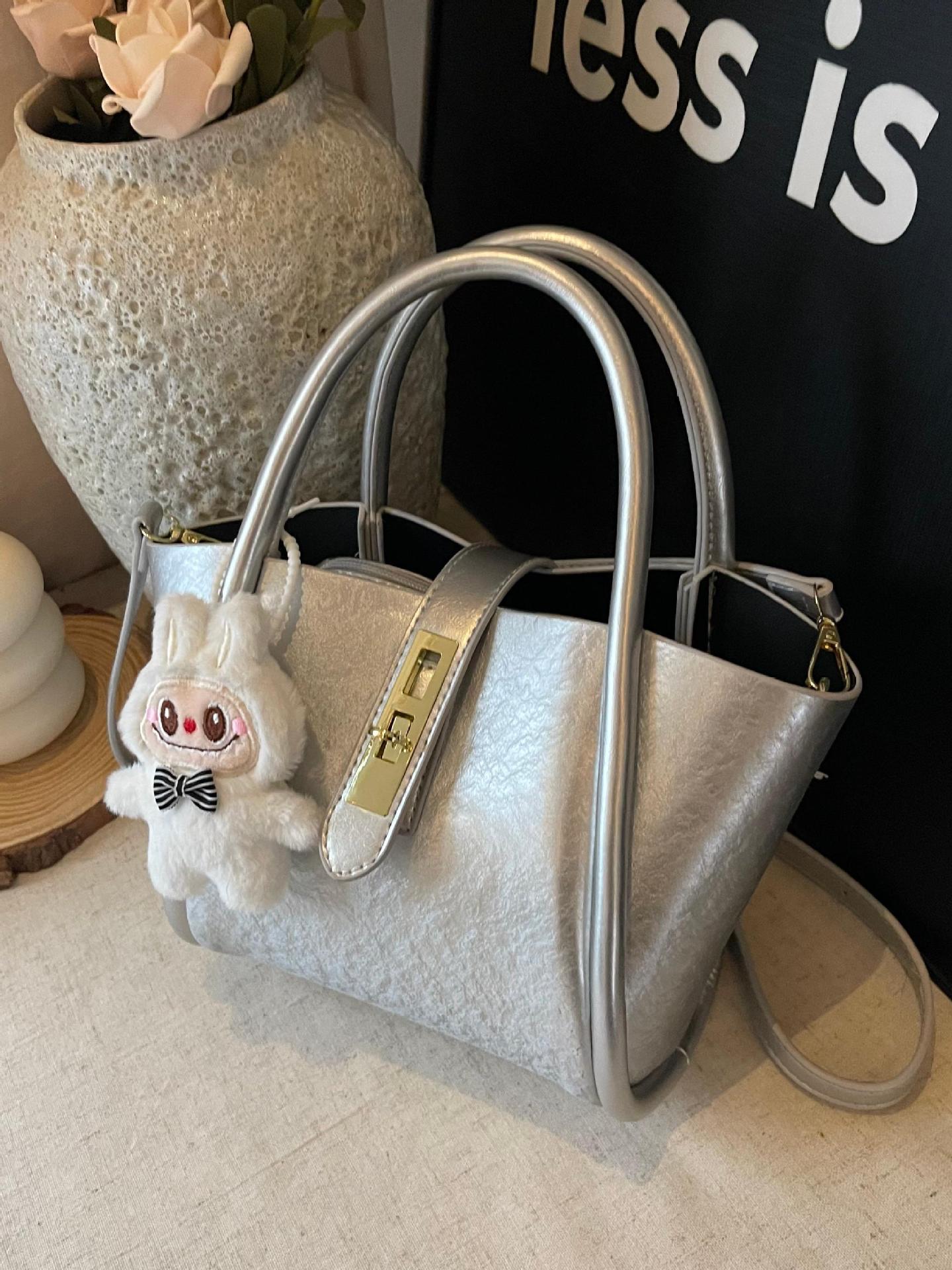 Bolso de canasta de verduras transfronterizo para mujer 2025 nuevo bolso de mensajero de viaje de moda, bolso de cubo de todo fósforo con personalidad de nicho