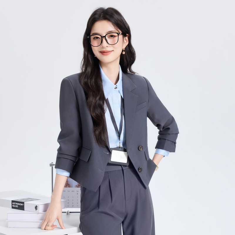 Formal Attire for College Students' Teaching Qualification Interviews, Graduate School Entrance Examination Re-Examinations, Commuting Outfits, Petite Suits, Pleated Skirt Suits