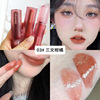 Moisturizing glossy lip gloss, mirror effect