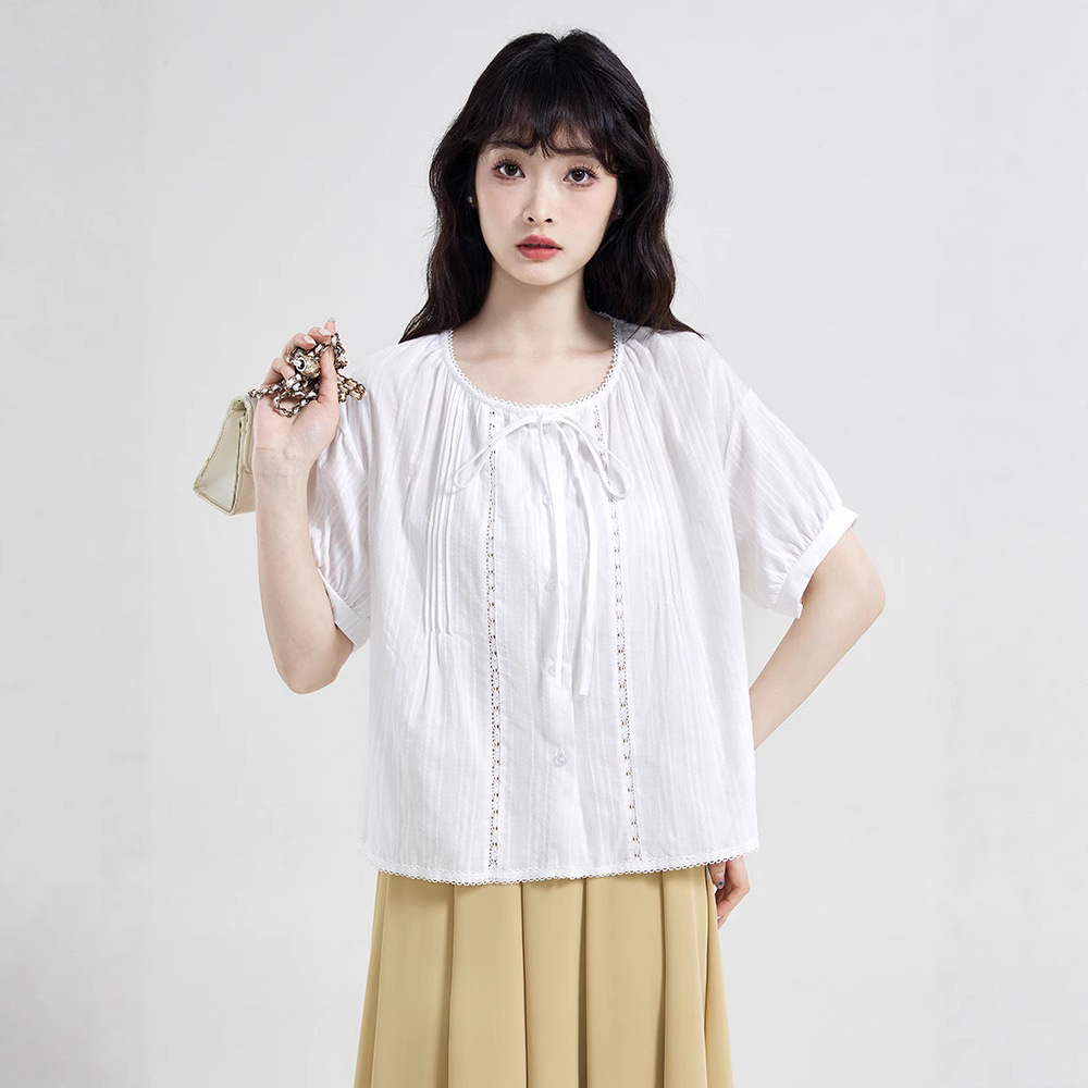 Summer fresh lace design shirt with a round collar