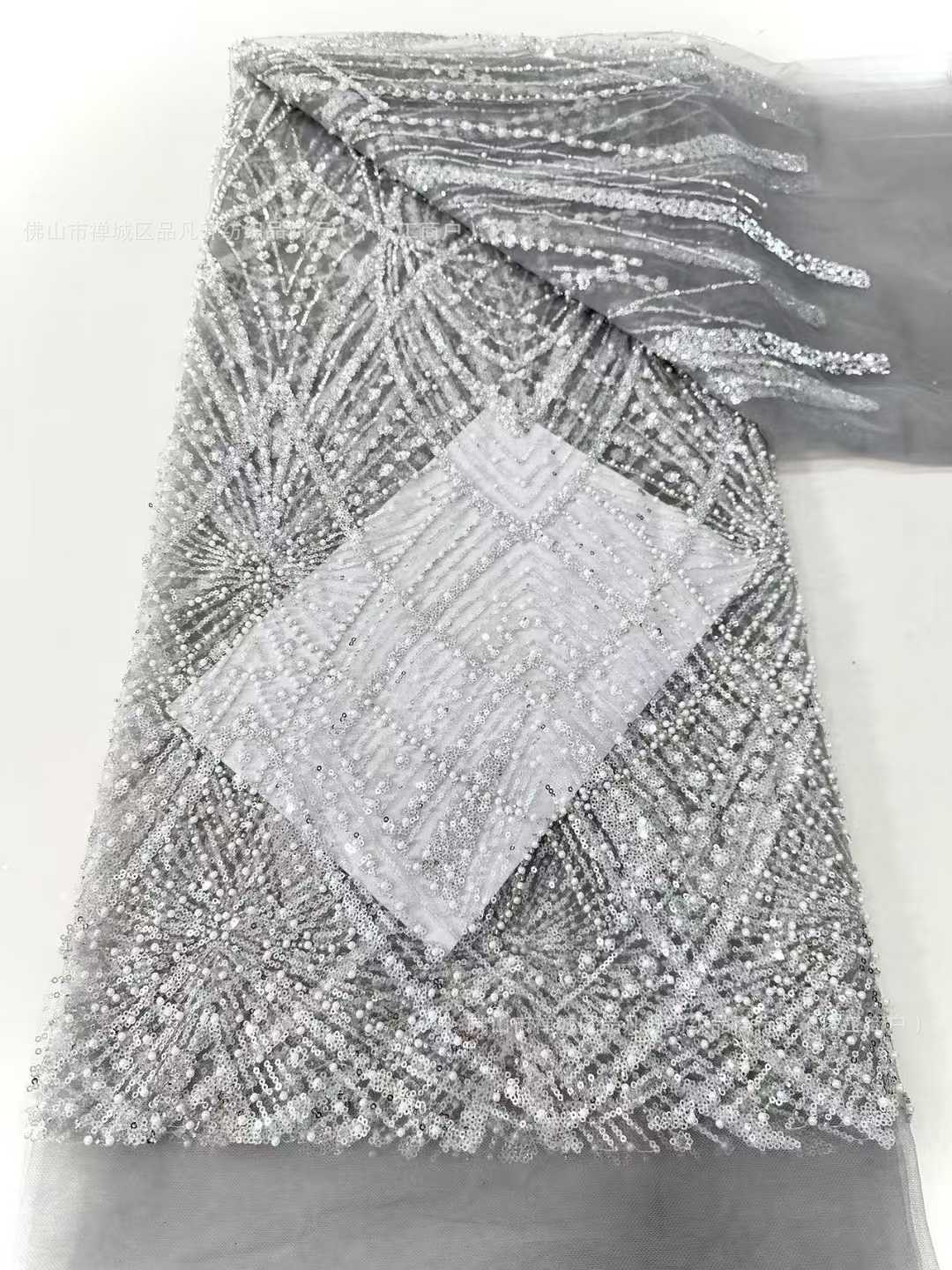Tejido de bordado de tubo de cuentas Tejido de abalorios de malla Tejido de vestido de novia de mujer de lujo ligero de alta calidad europeo y americano