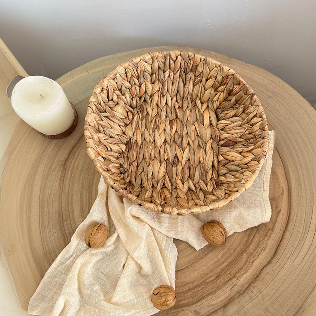 Cesta de almacenamiento de hierba de agua nórdica cesta de almacenamiento de paja redonda organizando cesta de almacenamiento cesta de pan de frutas transfronteriza en stock image 4