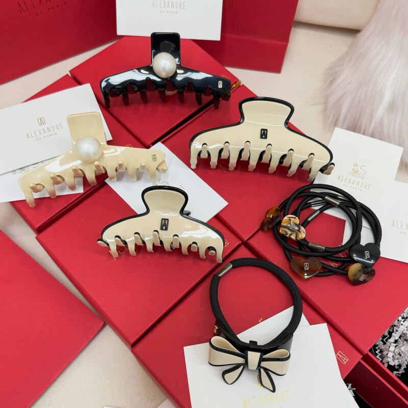 King of Paris Silhouette Pearl Hair Clip Diana Large Claw Clip Elegant Shark Hair Ring Hairpin Large Pearl Claw Clip