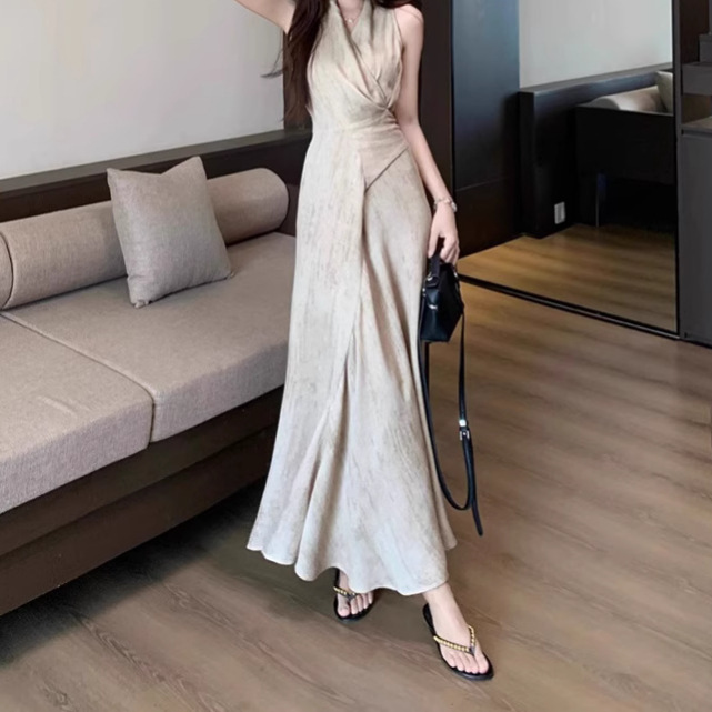 设计感度假风法式V领挂脖连衣裙女装夏季小众收腰系带气质长裙|undefined