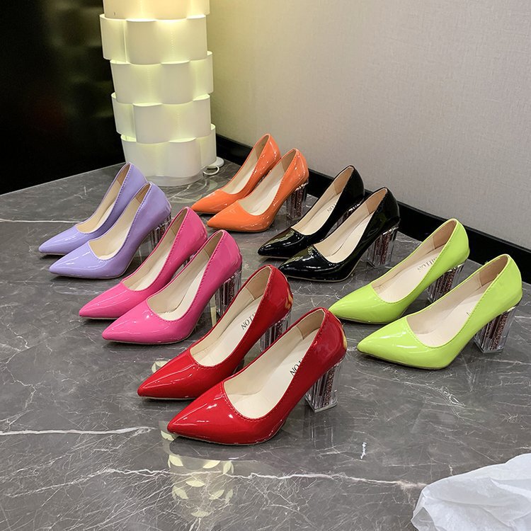 European and American style solid-color plus-size high heels for women, 2025 spring new collection, featuring chunky heels, pointed toes, shallow toe boxes, available in various colors, and crystal-embellished heels European and American style solid-color plus-size high heels for women, 2025 spring new collection, featuring chunky heels, pointed toes, shallow toe boxes, available in various colors, and crystal-embellished heels