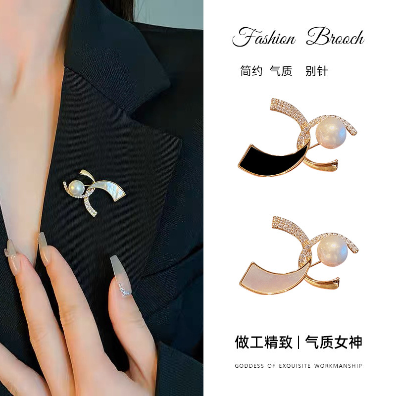 Brooch for Women, High-End Elegant, Small Fragrance Design, C Letter Brooch, Suit, Exquisite Corsage, Suit Jacket Accessories