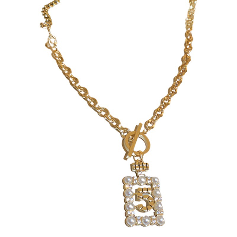 Número de letra circón geométrico perla en forma de T hebilla collar moda temperamento borla suéter cadena luz lujo collar al por mayor