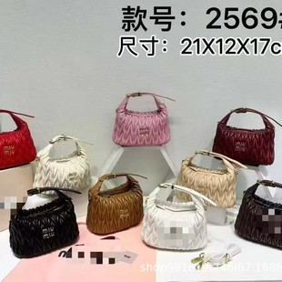 MlUǧ���С���ް�8���ɫ�p��Ҹ�°�С��Ƥ�����μ�б������Ů��