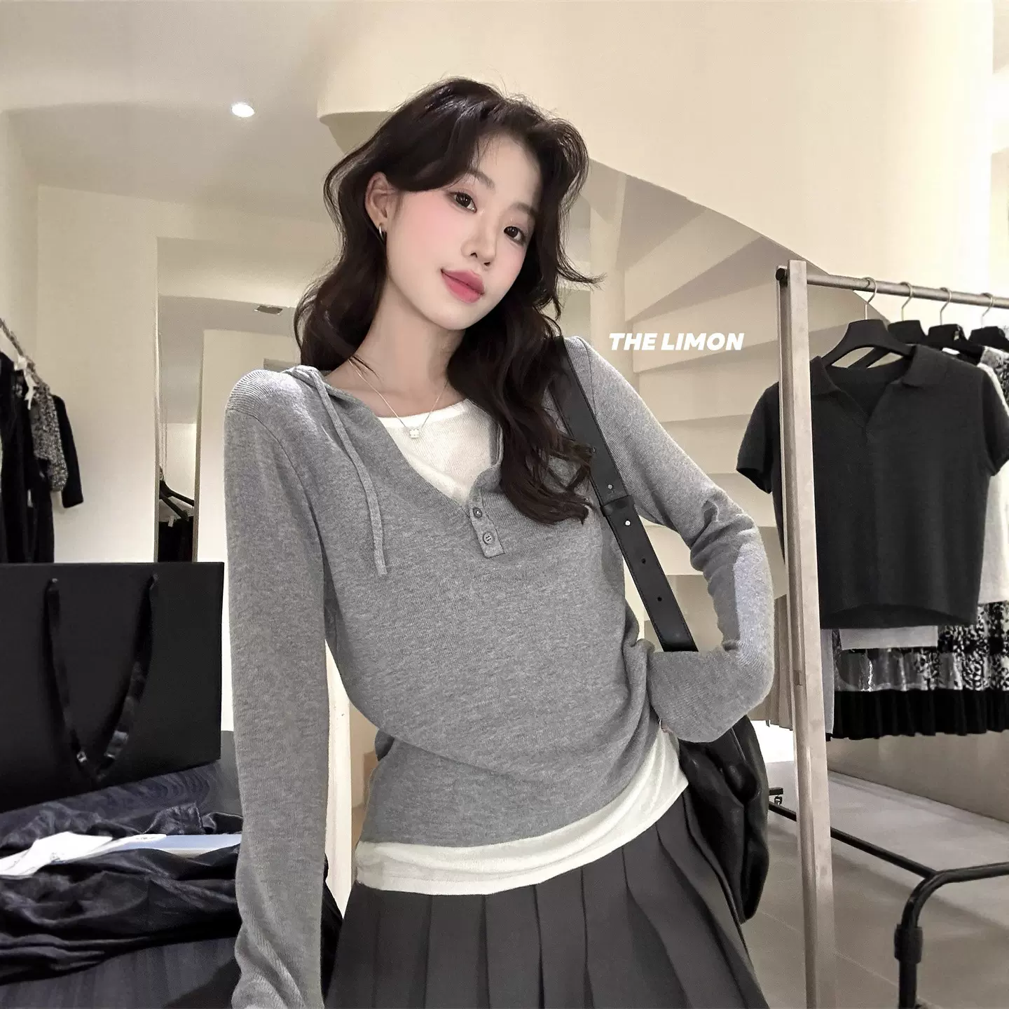 thelimon柠檬绿茶秋季新款简约设计感百搭假两件连帽长袖针织衫女