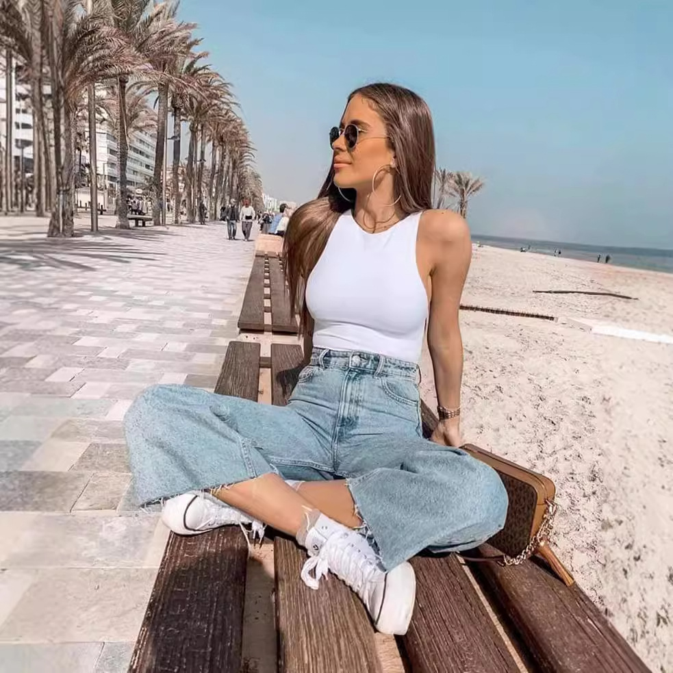 Body ajustado INS de Amazon 2026 para mujer, moda europea y americana, camiseta base de cuello redondo y hombros estrechos, superventas para exportación.