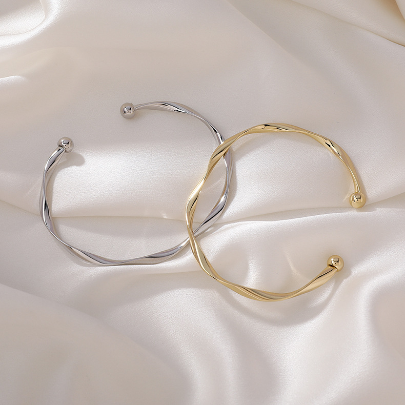 Simple Wave Pattern Plain Circle Open Bracelet display picture 2