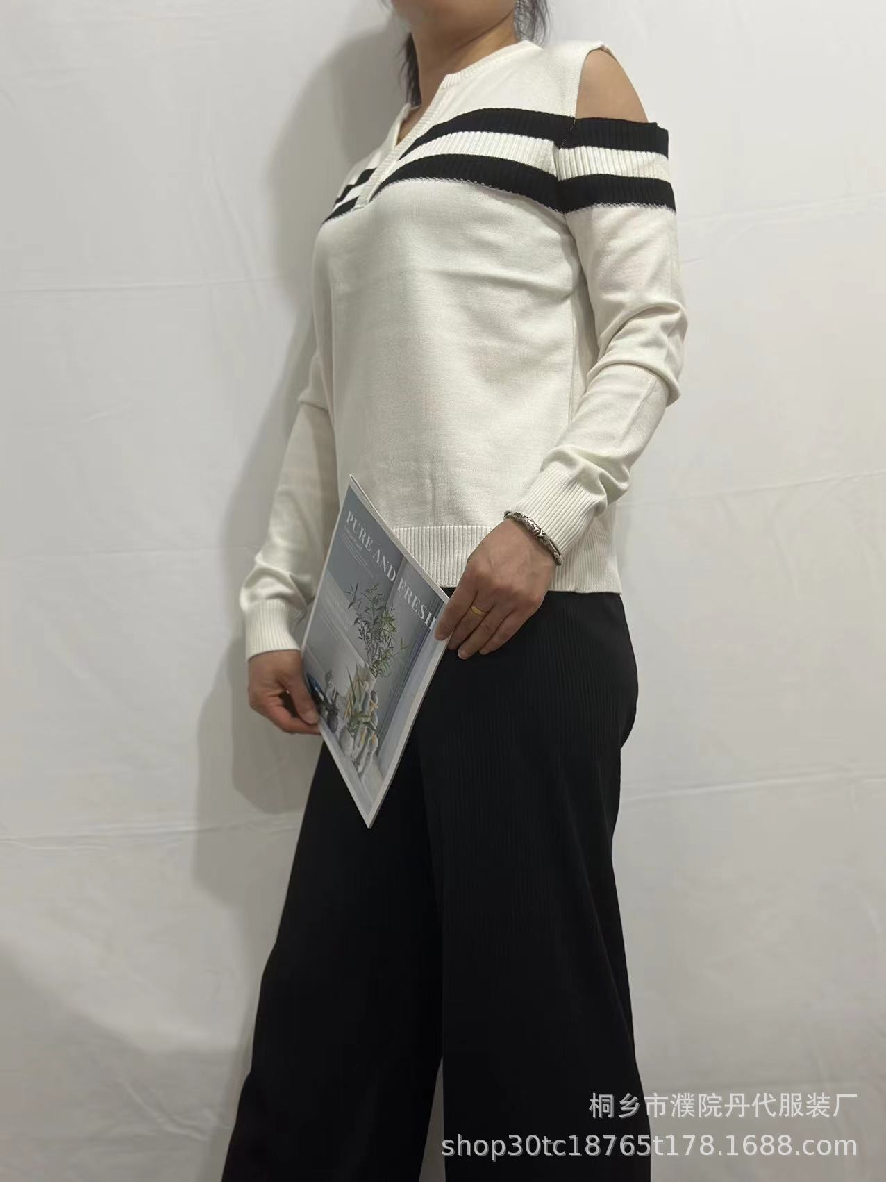 Estilo francés fuera del hombro suéter con cuello en v para mujeres 2023 otoño nuevo hilo de costura en blanco y negro todo fósforo estilo chanel top image 8