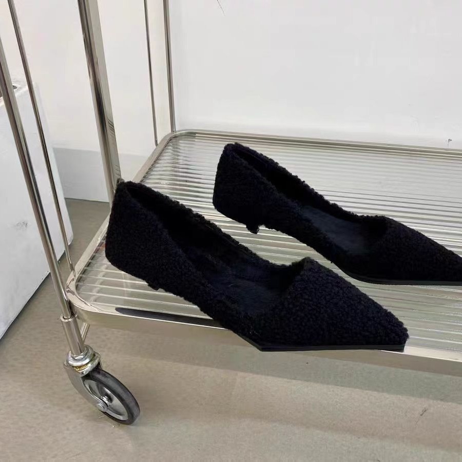 2024 autunno e inverno nuova moda versatile scarpe singole imbottite con bocca superficiale rete rossa a punta tacco basso fine con scarpe di lana_voghion.com