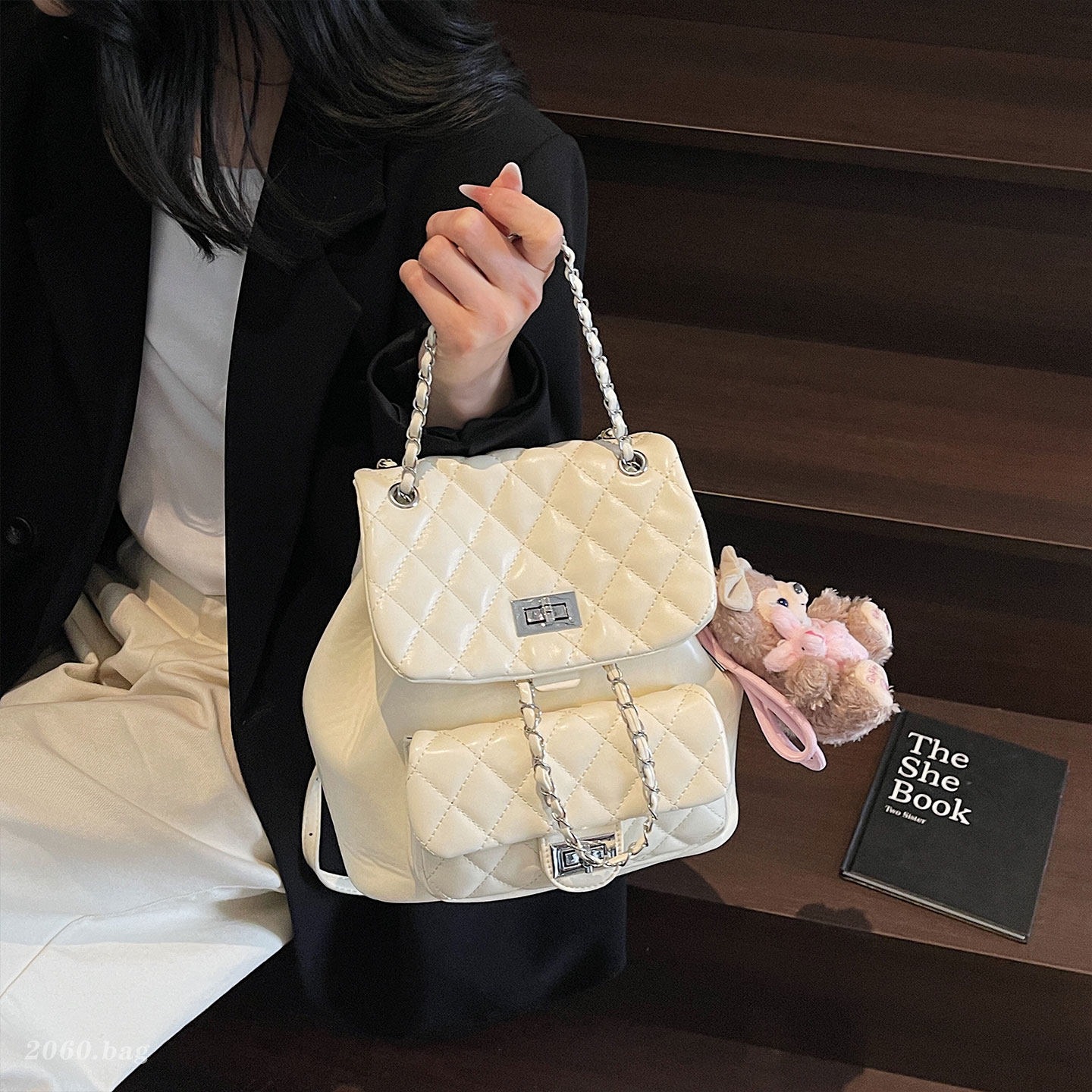 Chaîne de diamond bolsas de viaje femeninas de estilo de fragancia versátil 2026 mochila de moda de hombro nueva mochila de gran capacidad pequeña