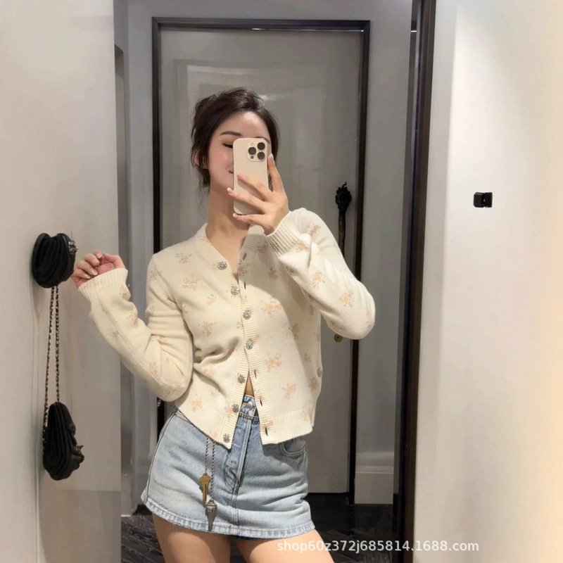 高版本早秋新款丹麦小众设计V领针织印花水钻纽扣开衫毛衣外套|undefined