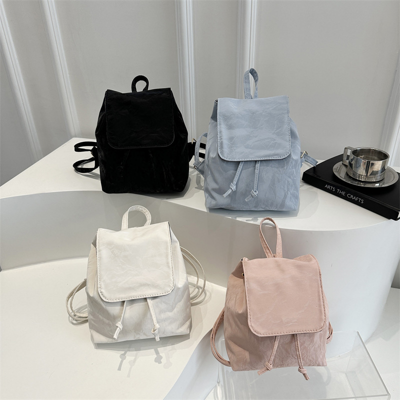 Mochila pequeña e retro ins estilo occidental mujer 2025 primavera nueva mochila de costura literaria simple y ligera