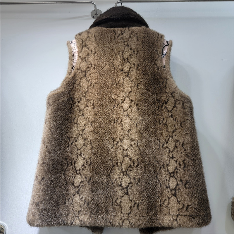 Retro francés de alto nivel café estampado leopardo chaleco de peluche para mujeres 2025 nuevo caballo pequeño clip para vestir la camisa