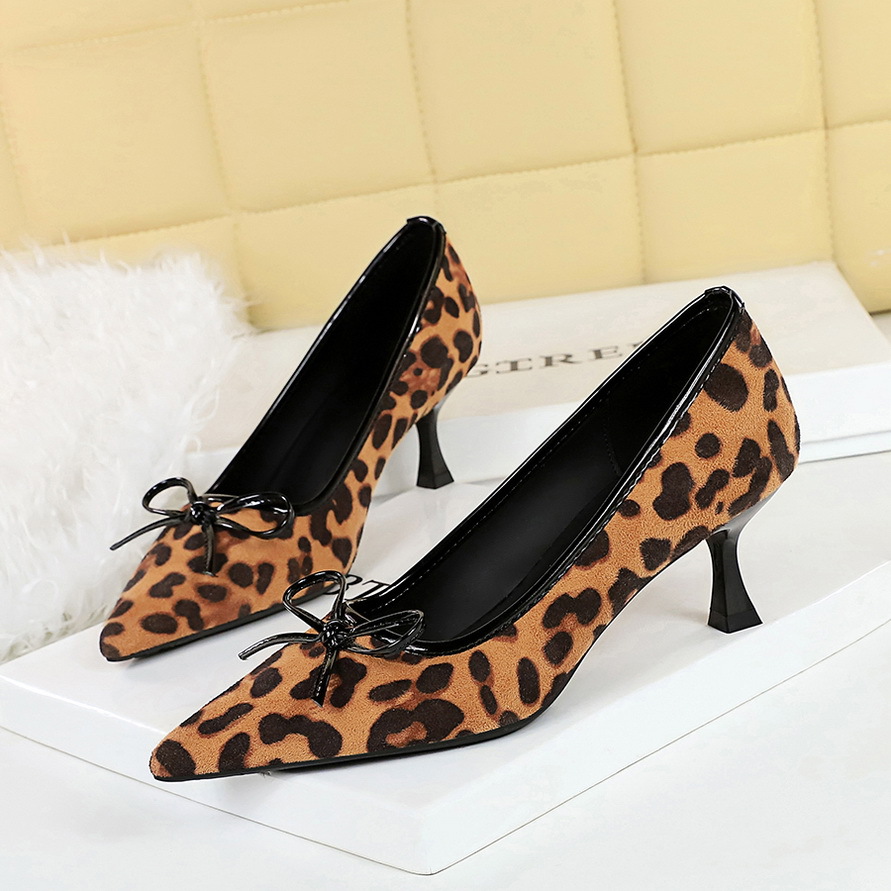 2632-3 European And American Style Elegant Party High Heels Stiletto Leopard Print Shallow Bow Velvet Pointed Mid Heel_voghion.com