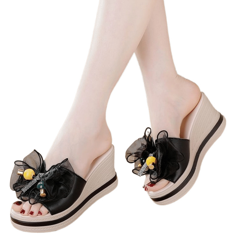 Zapatillas de aumento de altura de cuero suave 2023 Verano nuevas zapatillas al aire libre de las mujeres de fondo grueso inferior suave zapatillas antideslizantes mujeres