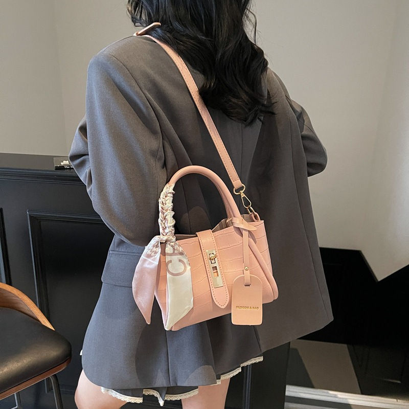 Bolso de lujo con patrón de cocodrilo transfronterizo de comercio exterior para mujer 2025 nuevo bolso de mensajero de todo fósforo de moda bolso de cubo coreano