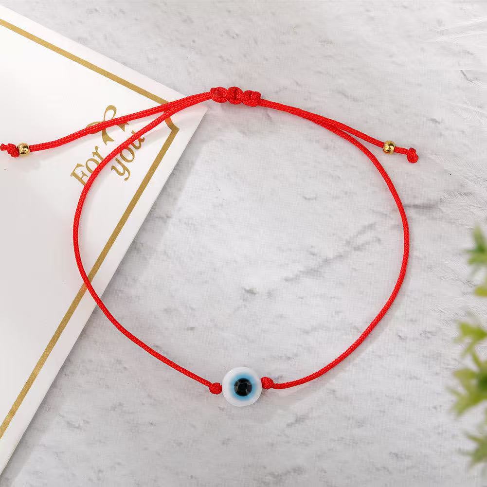 빨간 밧줄 흰 구슬