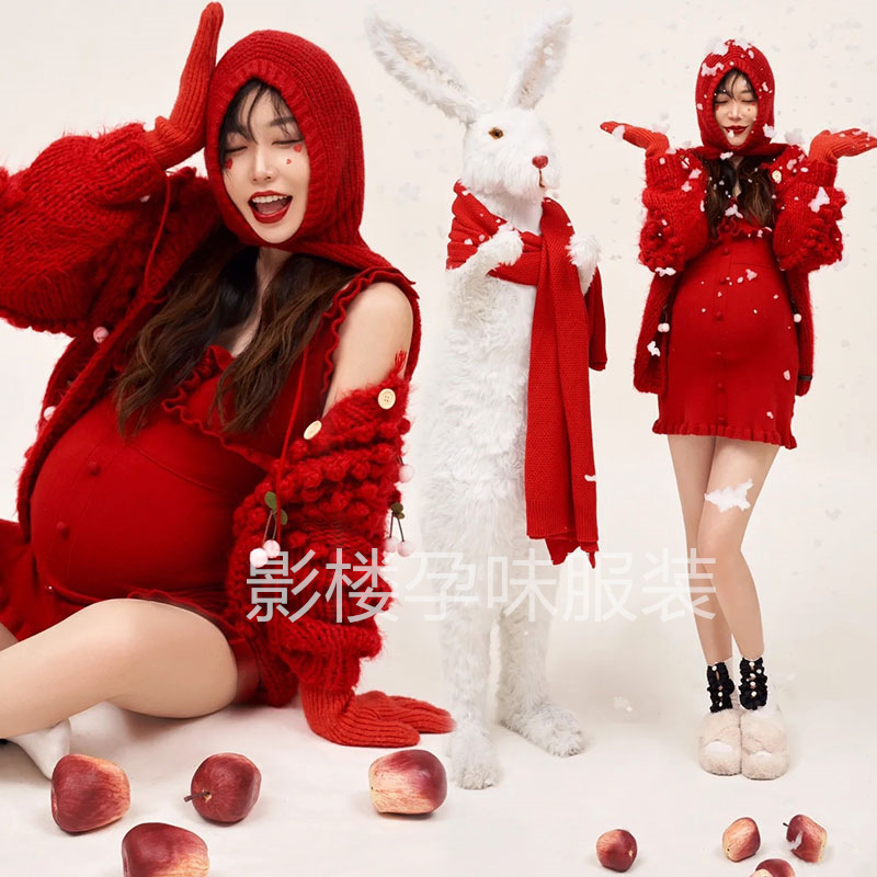 Studio New Christmas theme pregnant women's New Year red knitted sling dress big belly mommy shooting clothing at home Studio New Christmas theme pregnant women's New Year red knitted sling dress big belly mommy shooting clothing at home