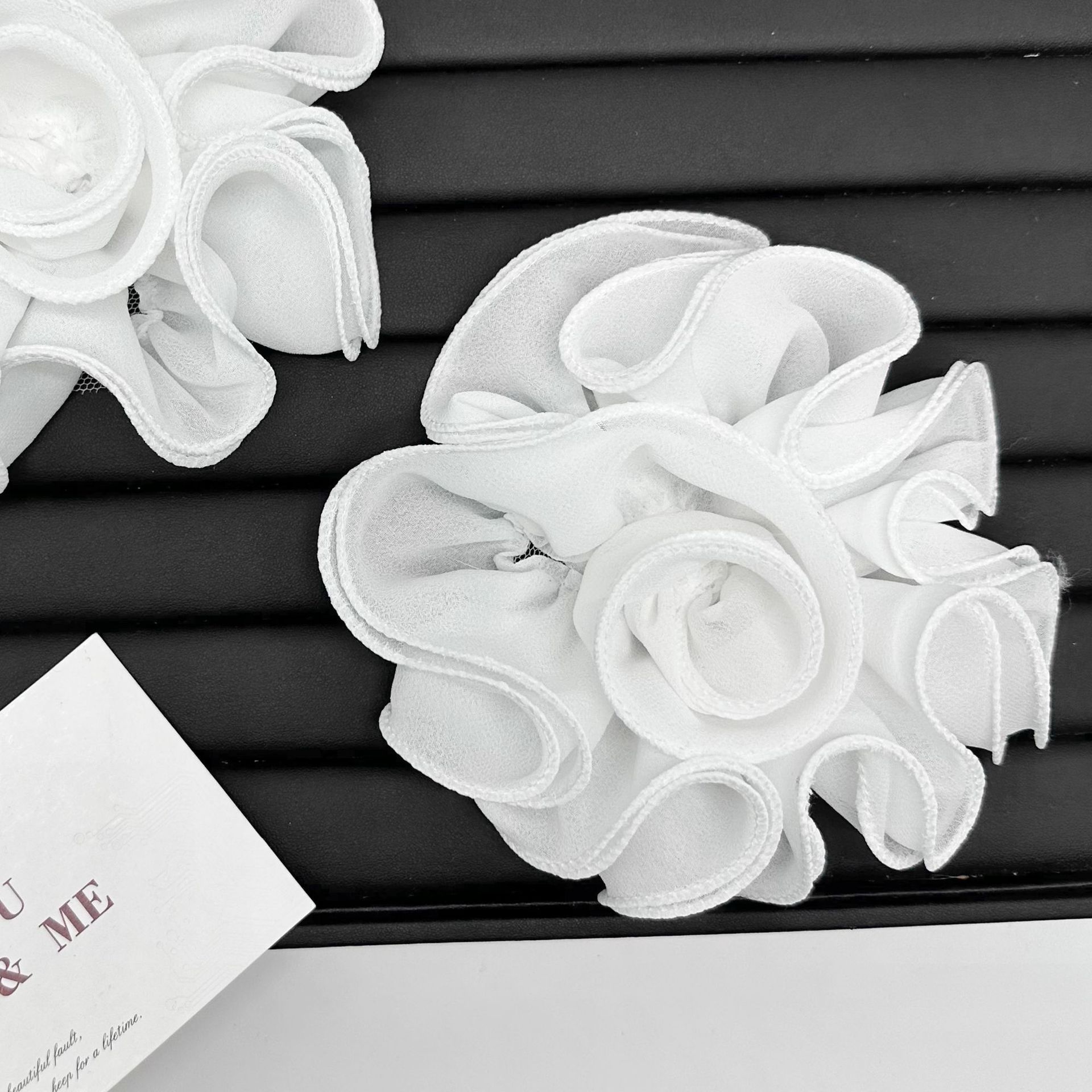 Ventas transfronterizas calientes 14.5cm irregular estereoscópico flores pequeñas flores de encaje de acero regalos de ropa decoración de vestido