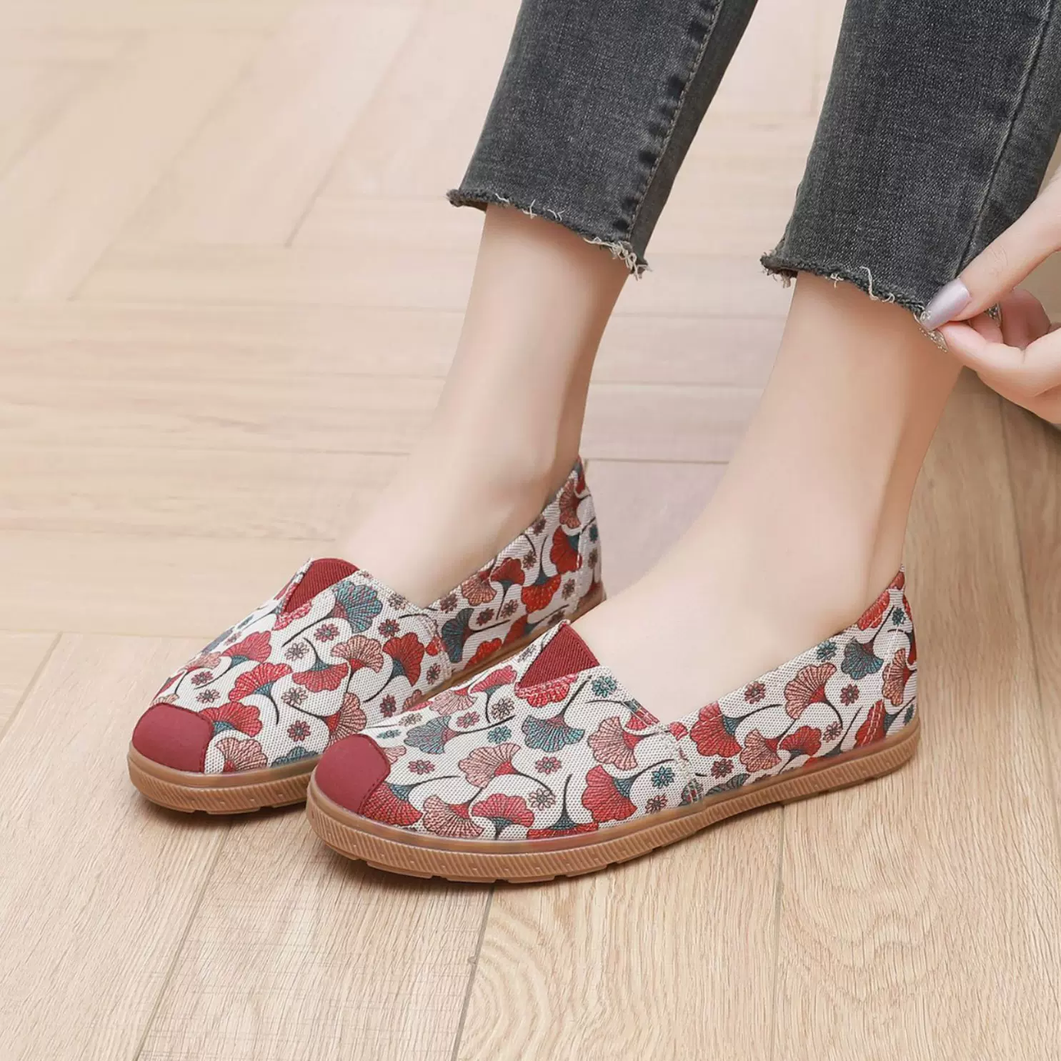 鲁泰妈妈鞋平底鞋布鞋女鞋软底不累脚一脚蹬休闲鞋单鞋老人鞋子