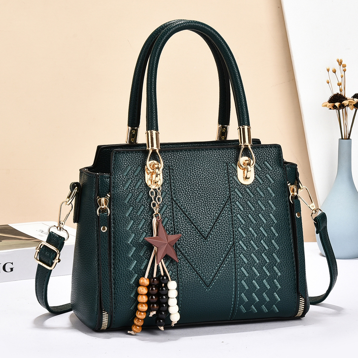 Bolsos de moda simple relieve decoración colgante bolso de hombro hermoso ocio diario mochila bolsas transfronterizas