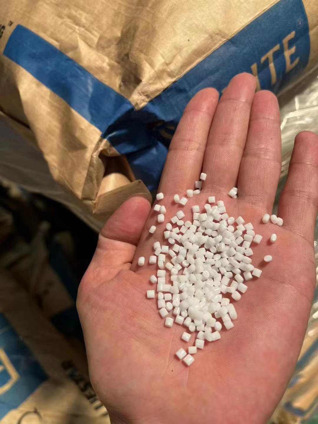 现货供应PBT台湾新光F202G25NA DP8070加纤25阻燃性黑色连接器