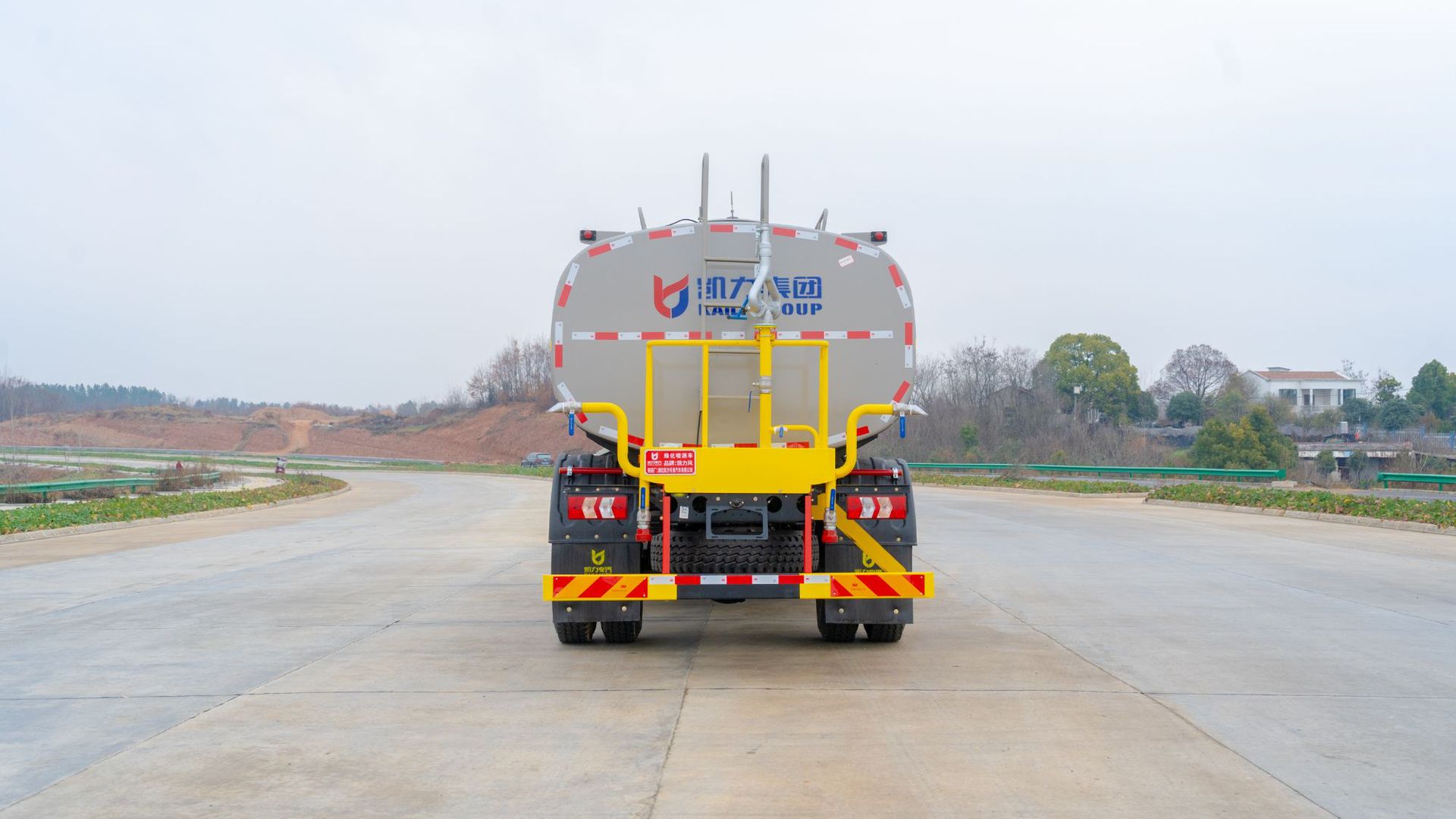 15-Cubic Meter Sprinkler Truck, Construction Site Sprinkler, Urban Sanitation Road Washing, Dust Reduction and Haze Removal, Fog Cannon Sprinkler Truck