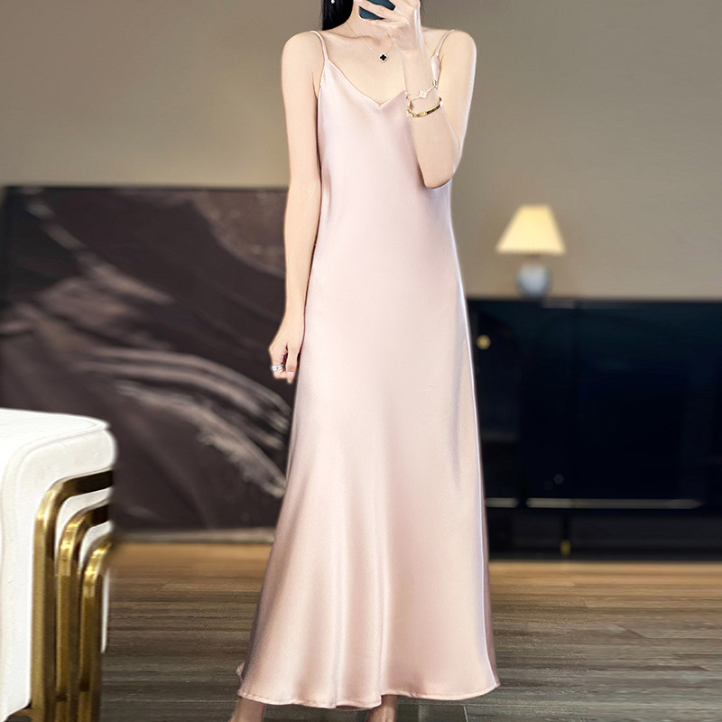 2026 Summer New V-Neck Satin Dress for Women, Slimming and Elegant, with a Draping Effect, Spaghetti Strap Long Dress
