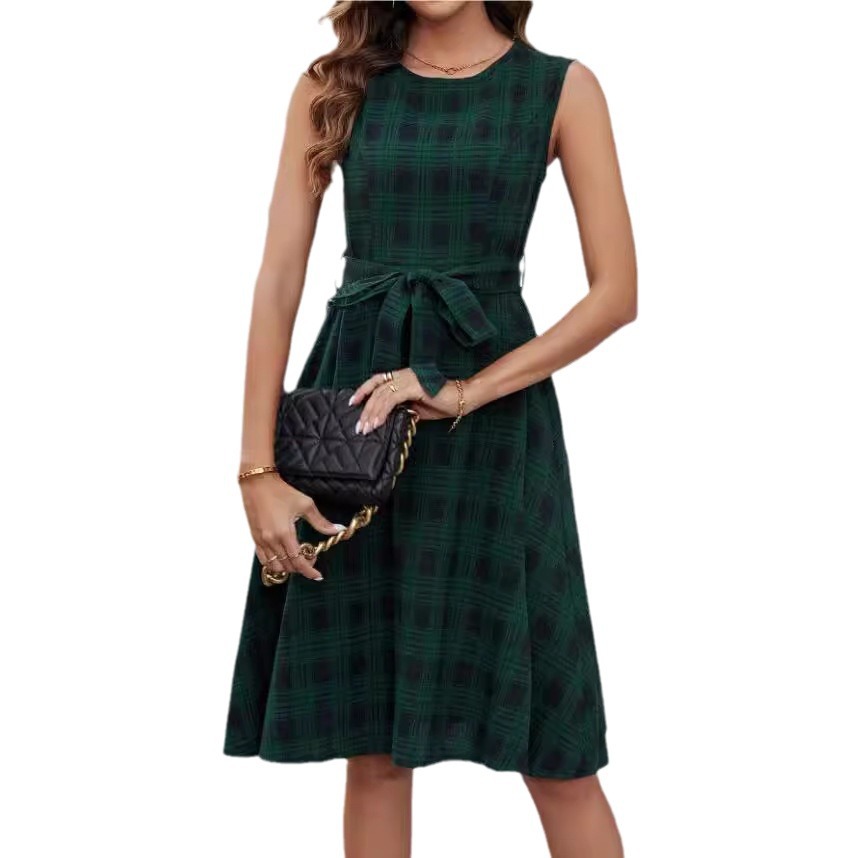 Summer elegant dress with sleeves sleevless with a round collar