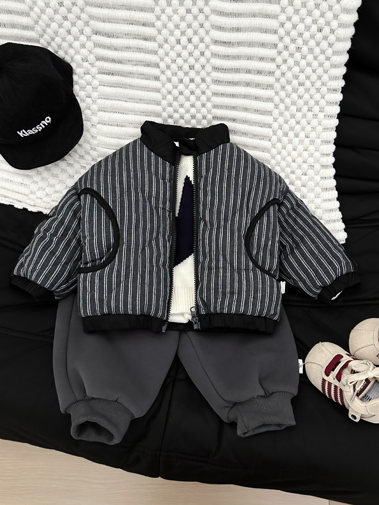 Chao Cool Baby invierno algodón nuevo chico guapo extranjero rayas de algodón intercalado grueso ropa de algodón cálida ropa de bebé