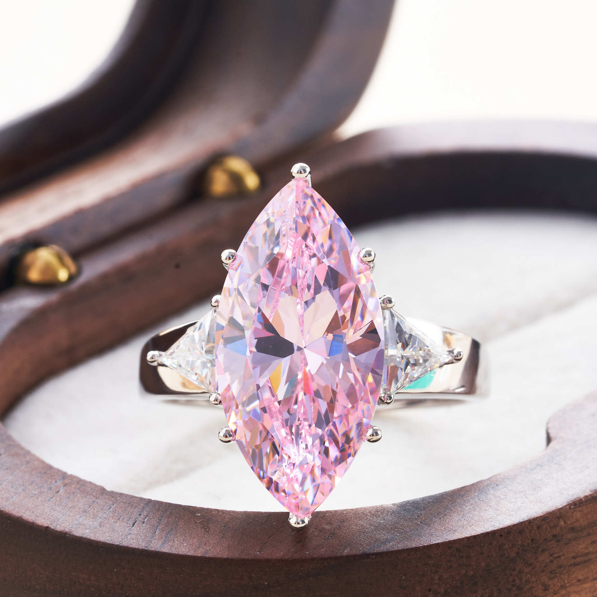 S925 plata esterlina gota de agua corte rosa de alto carbono diamante anillo 10 quilates caballo ojo gran anillo transfronterizo Venta caliente europeo y americano