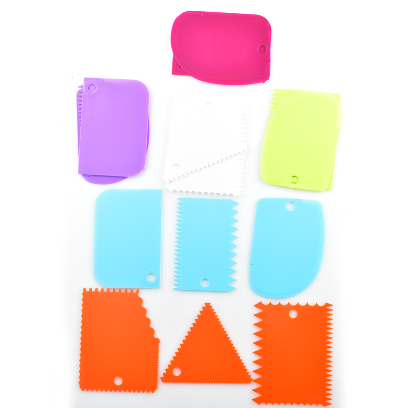 Nueva crema cortador de fideos raspador de plástico pastel herramientas de bricolaje utensilios para hornear raspador conjunto de tres piezas en stock suministro