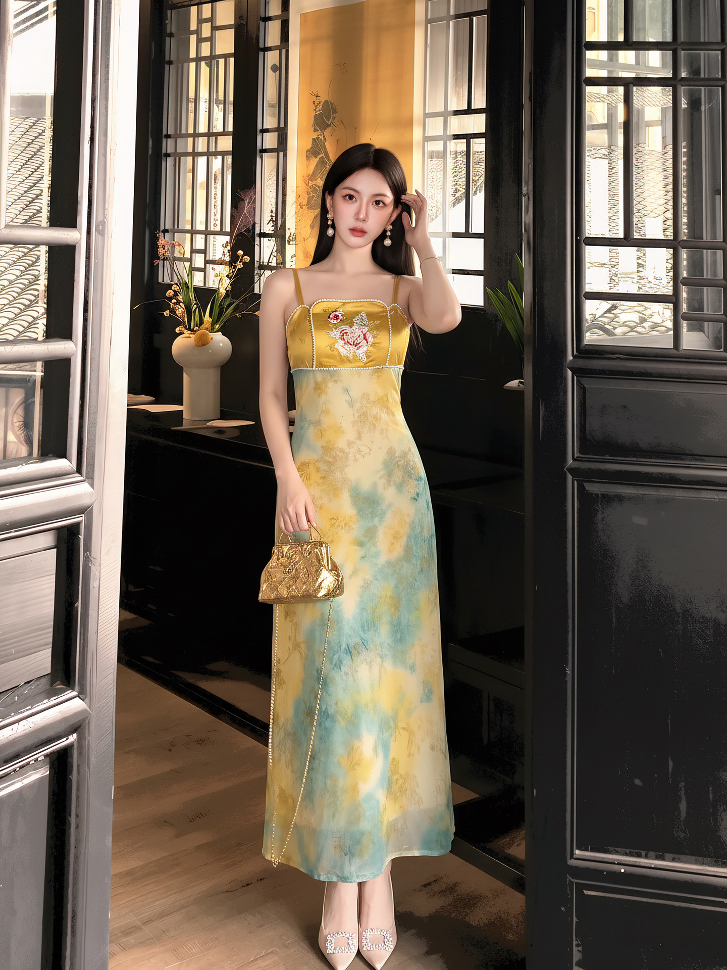 Bộ đầm dây tay không phối áo khoác thêu hoa văn cách tân cao cấp — bộ đồ, Đầu màu mơ, đầm dây