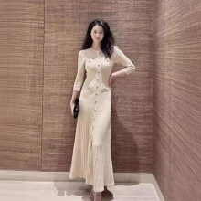 法式小众 2024年早春新款纯色长袖圆领单排扣针织长宽连衣裙女S