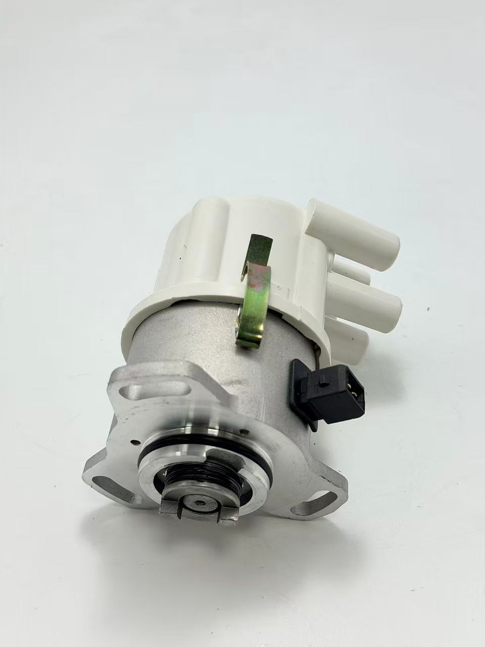 3247 distributor is a popular product suitable for Toyota car ignition distributors DT453L wholesale