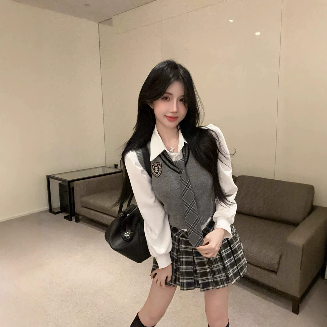 Короткая рубашка вязаный жилет в клетку короткая юбка горячая девушка набор из трех частей