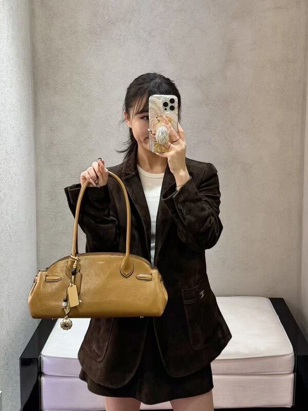 2025新款Empire Carryall 34高级质感油蜡皮法棍腋下包单肩手提包|undefined