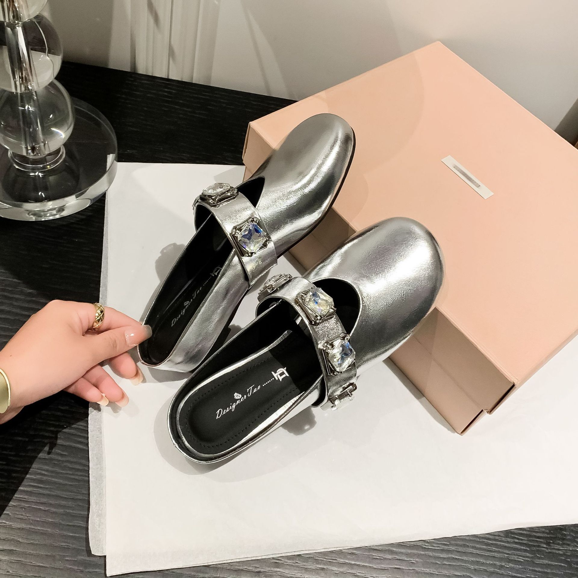 Dép mule nữ bít mũi đính đá rhinestone, gót dốc tăng chiều cao, phong cách ins — Màu đen, Màu vàng, Màu bạc chi tiết 8