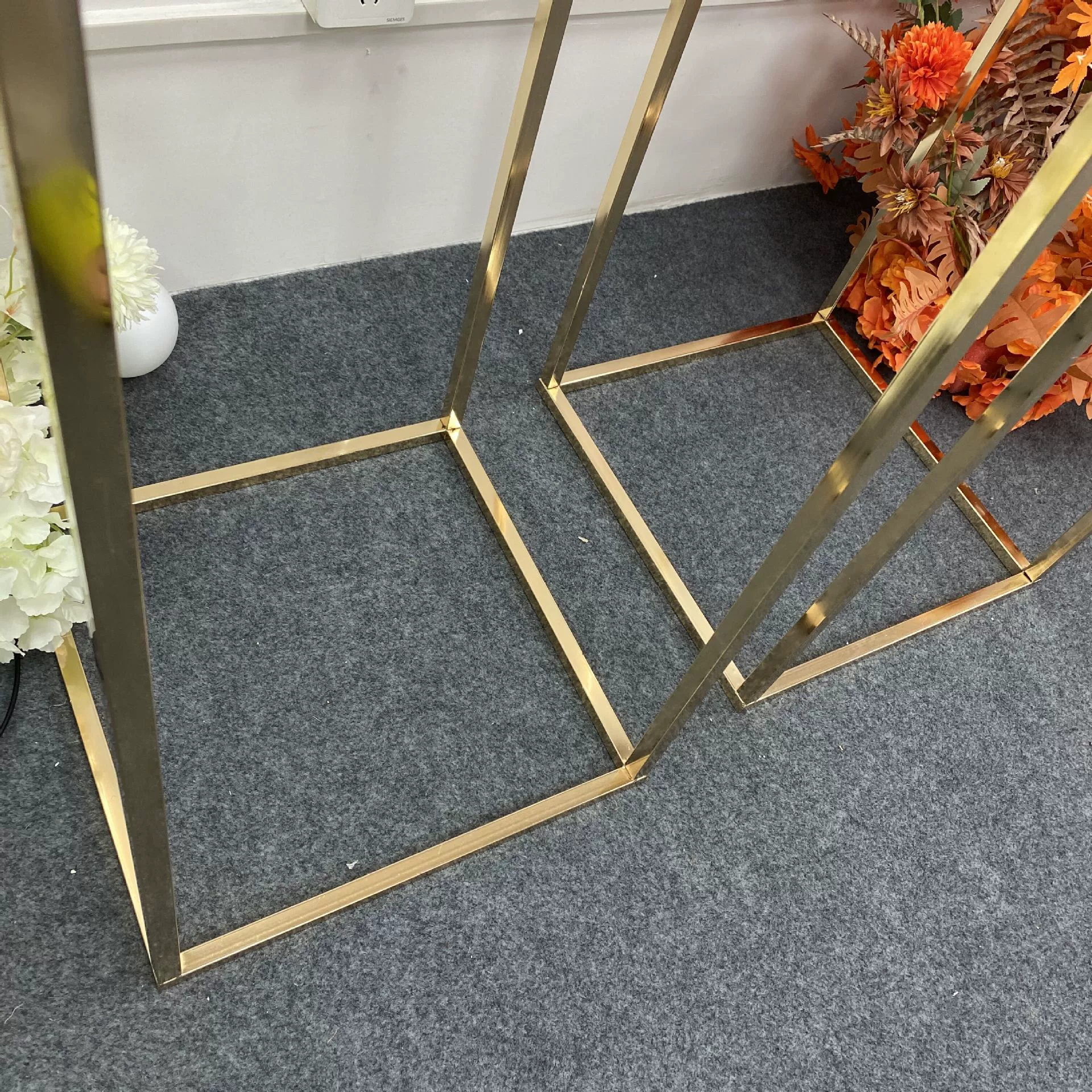 Wedding props Large golden square box iron frame rectangular flower frame screen decoration geometric road quotes