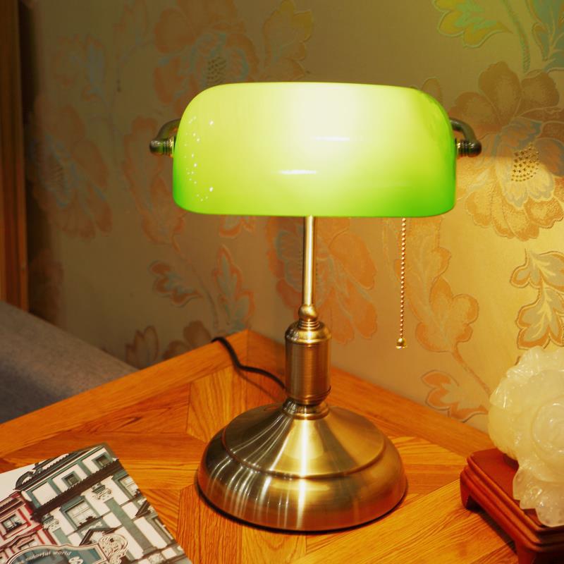 Retro Classical Bank Table Lamp Chinese Style Nostalgic Republic of China Bedroom Study Bedside Decoration Old Shanghai Photography Movie Table Lamp Retro Classical Bank Table Lamp Chinese Style Nostalgic Republic of China Bedroom Study Bedside Decoration Old Shanghai Photography Movie Table Lamp