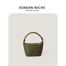 韩版小众设计感时尚休闲手拎女包新款小清新质感腋下手工编织包包