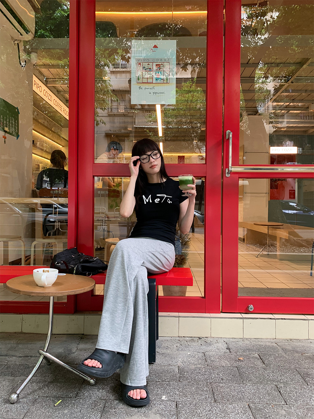 회색