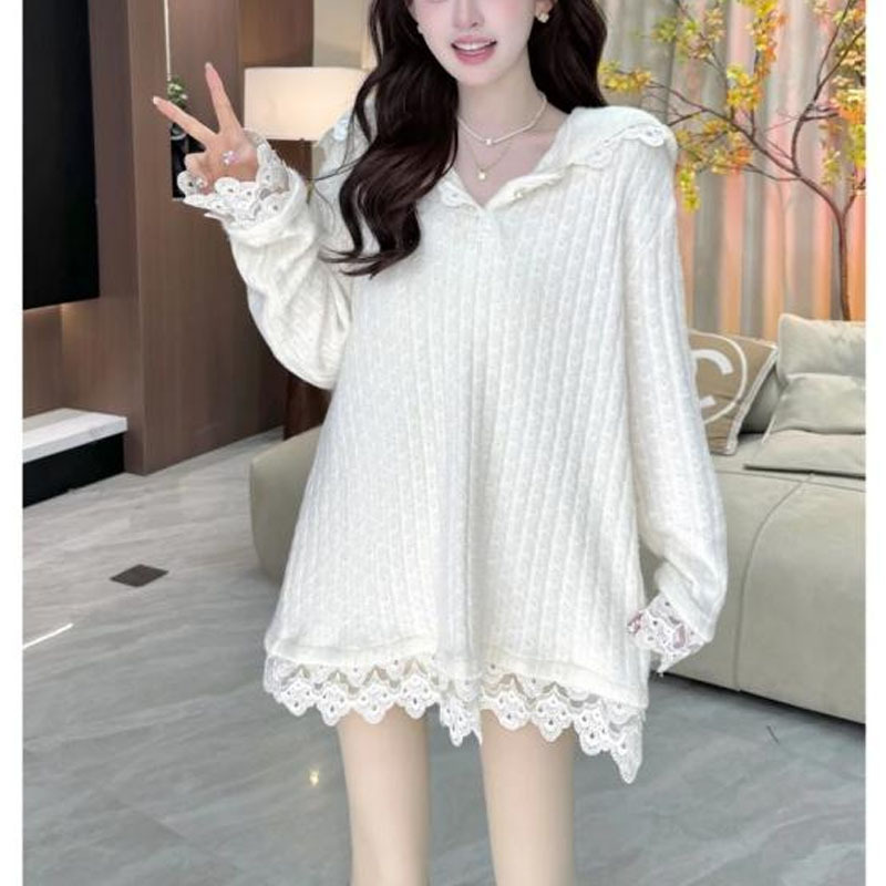 Lace white winter shirt with hood